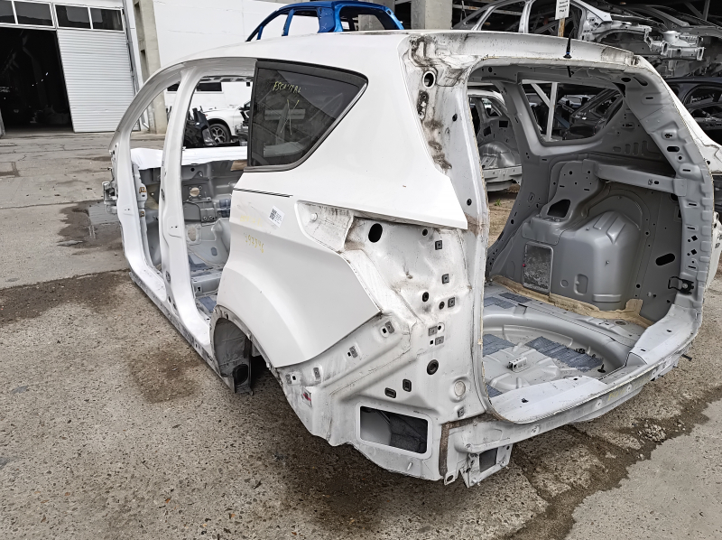 Общий вид задней левой четверти кузова для Ford Escape MK3 2013-2019, в белом цвете, без дефектов