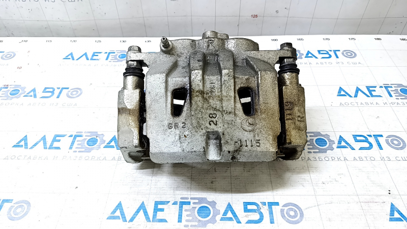 Суппорт в сборе передний правый Lexus RX350 RX450h 16-22