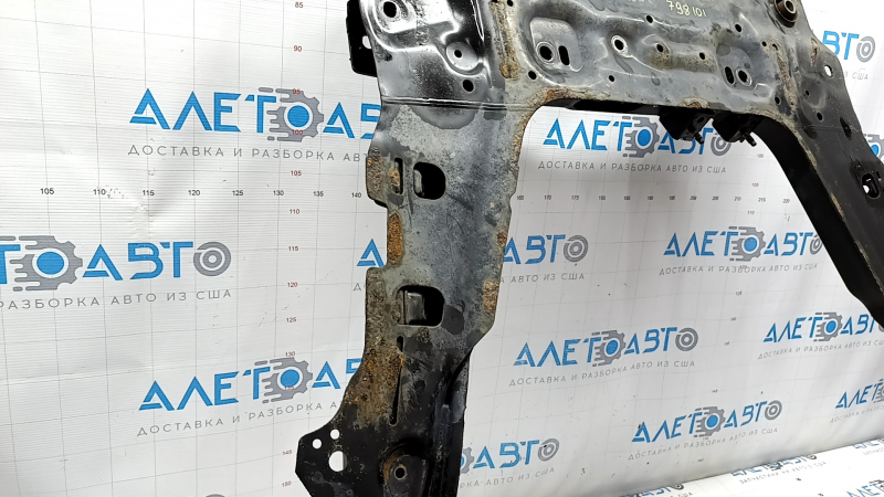 Подрамник передний Nissan Rogue 14-20 ржавый, порваны 2 С/Б, микротрещины 2 С/Б