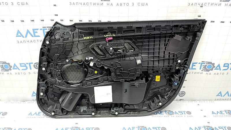 Обшивка двери карточка передняя левая BMW 3 G20 19-26 черная, вставка кожа черная, с ручкой, с подсветкой, с хром вставкой и сеткой динамика, под память, примята
