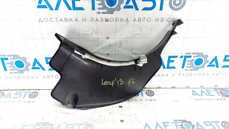 Накладка передней стойки нижняя левая Nissan Leaf 18-25 черная царапины