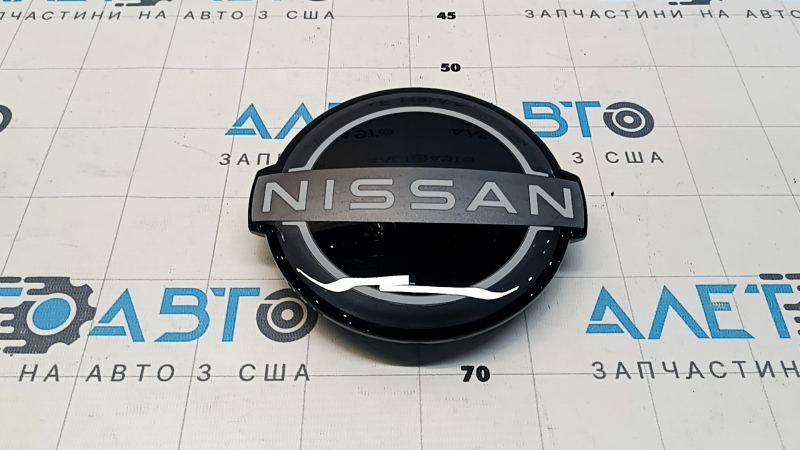 Эмблема решетки радиатора grill Nissan Rogue 21-23 под радар