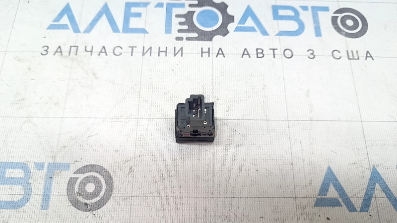 Кнопка открытия порта зарядки Nissan Leaf 18-24