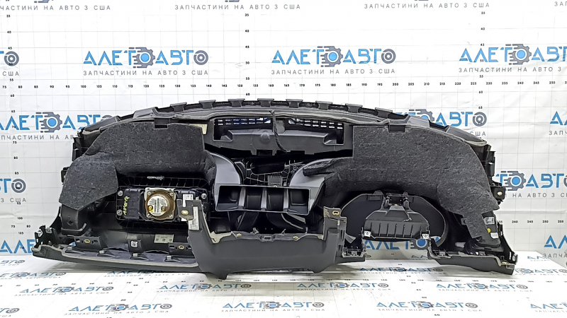 Торпедо передняя панель с AIRBAG Audi A3 8V 15-20 4d, AWD, черная, ржавый пиропатрон