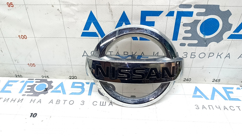 Эмблема решетки радиатора grill Nissan Leaf 18-22