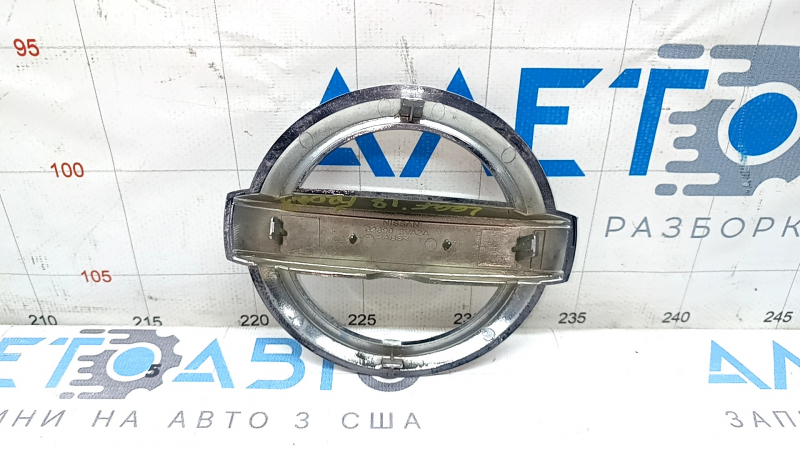 Эмблема решетки радиатора grill Nissan Leaf 18-22