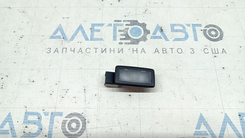 Плафон освещения козырька правый Mazda CX-5 17-25 черный