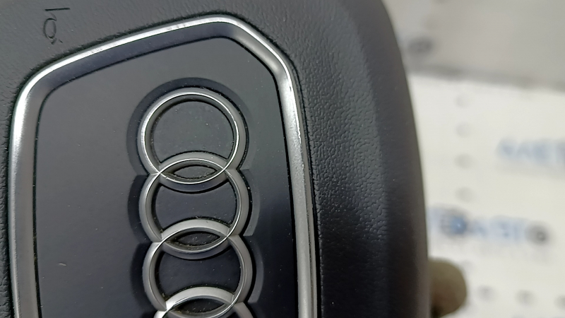 Подушка безопасности airbag в руль водительская Audi Q3 83A 19-25 черная, царапины