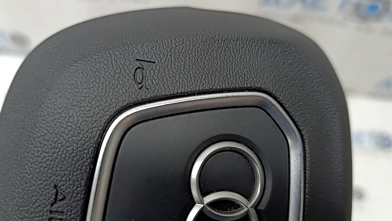 Подушка безопасности airbag в руль водительская Audi Q3 83A 19-25 черная, царапины