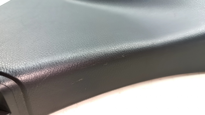 Накладка центральной стойки нижняя левая Nissan Leaf 18-25 черная, царапины