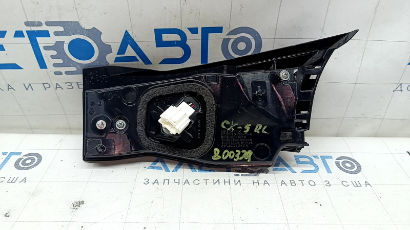Фонарь внутренний дверь багажника левый Mazda CX-5 22-25 царапины