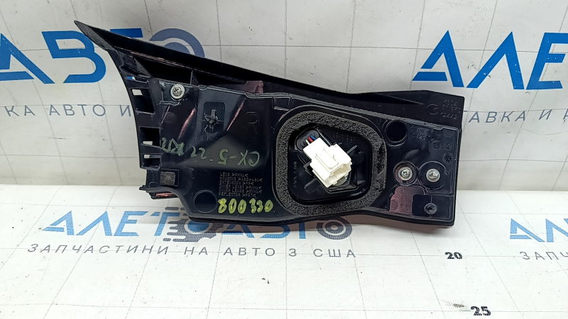 Фонарь внутренний дверь багажника правый Mazda CX-5 22-25 царапины