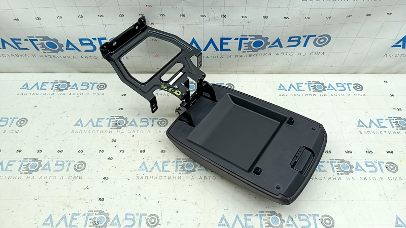 Подлокотник Mazda CX-5 17-25 кожа коричневая, царапины