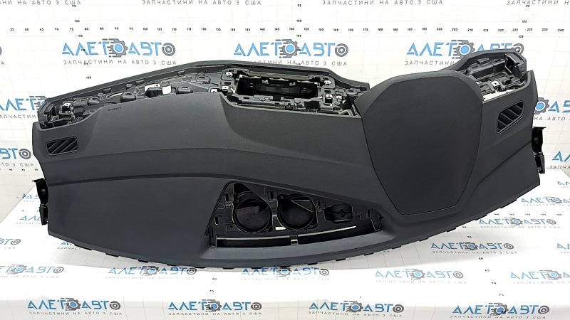 Торпедо передняя панель с AIRBAG Audi Q3 83A 19-25 черная