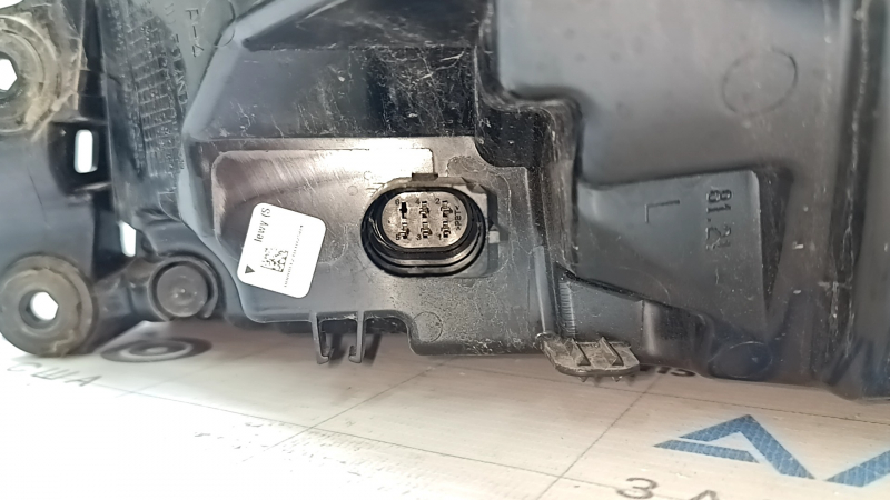 Фонарь внешний крыло левый Audi A3 8V 15-16 4d LED, трещины на стекле, отклеилось стекло