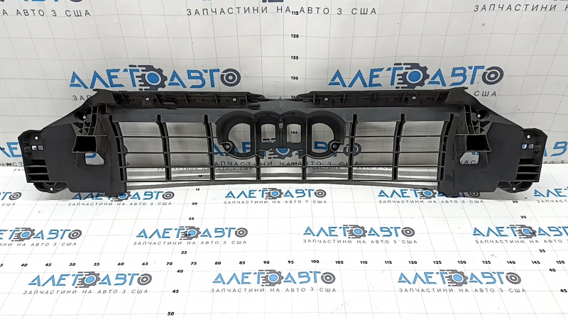 Крепление решетки радиатора grill Audi Q3 83A 19-25