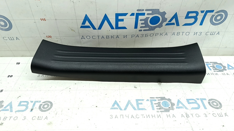 Накладка порога задняя левая Mazda CX-5 17-25 черн, царапины