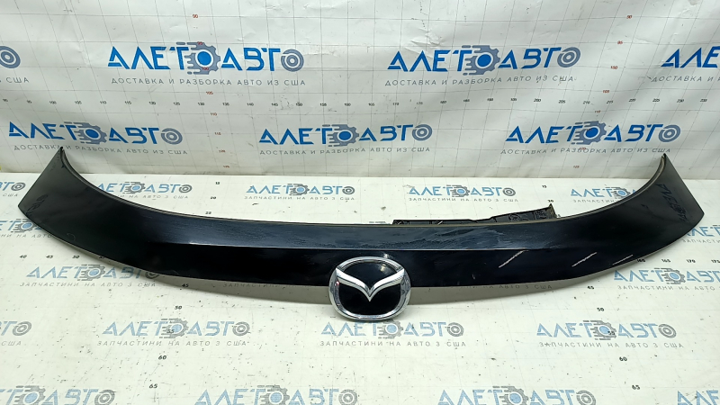 Молдинг двери багажника верхний Mazda CX-5 17-24 с эмблемой, под стеклом, сломаны крепления