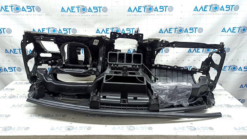 Торпедо передняя панель без AIRBAG Volvo XC90 16 под проекцию, черная, отломано крепление