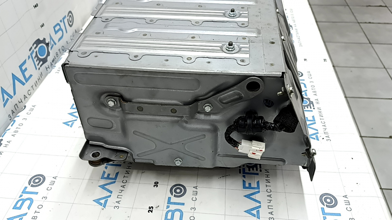 Боковой ракурс аккумулятора ВВБ для Honda Accord 16-17 hybrid, без дефектов.