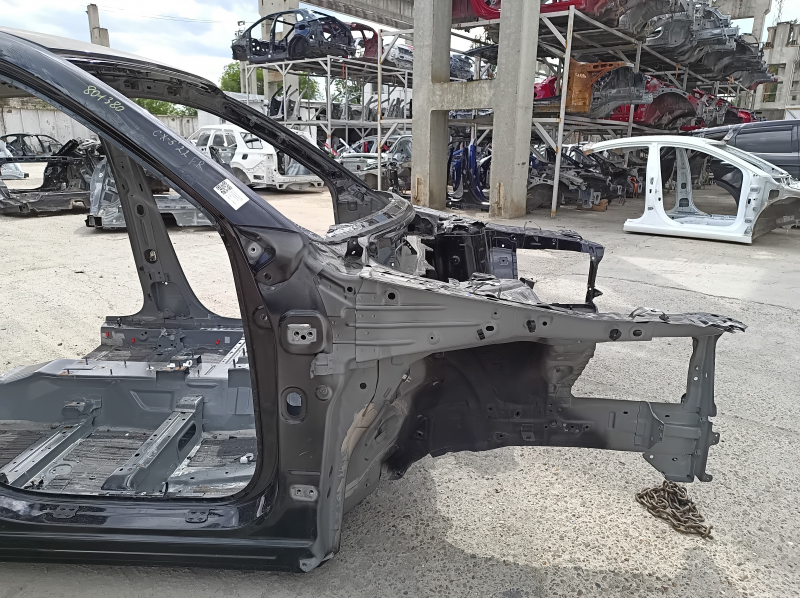 Четверть передняя правая Mazda CX-5 17-24 черная, на кузове
