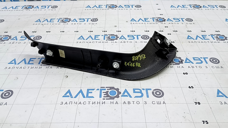 Обшивка двери багажника правая BMW X1 F48 16-22 черная, царапина