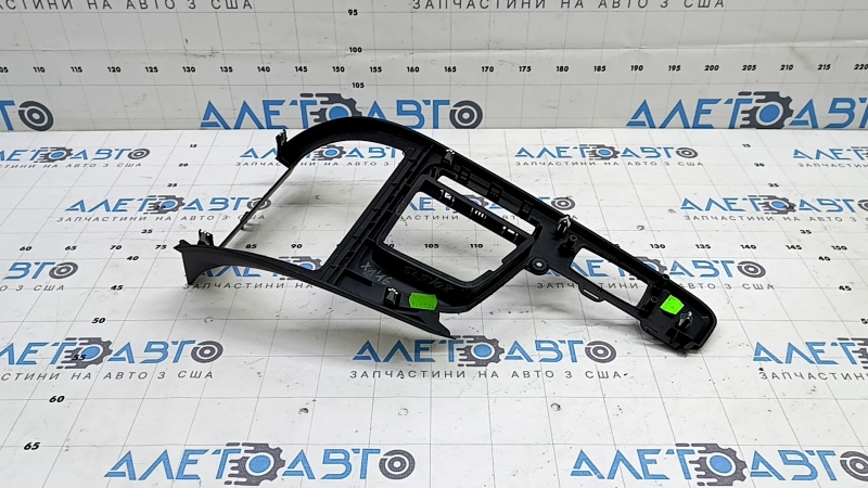 Накладка центральной консоли BMW X1 F48 16-19 черный мат, царапины