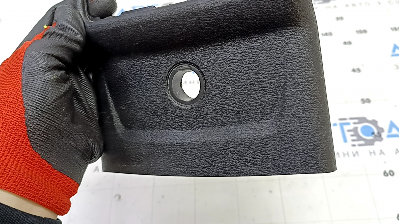 Накладка центральной консоли задняя BMW X1 F48 16-18 черная, царапины