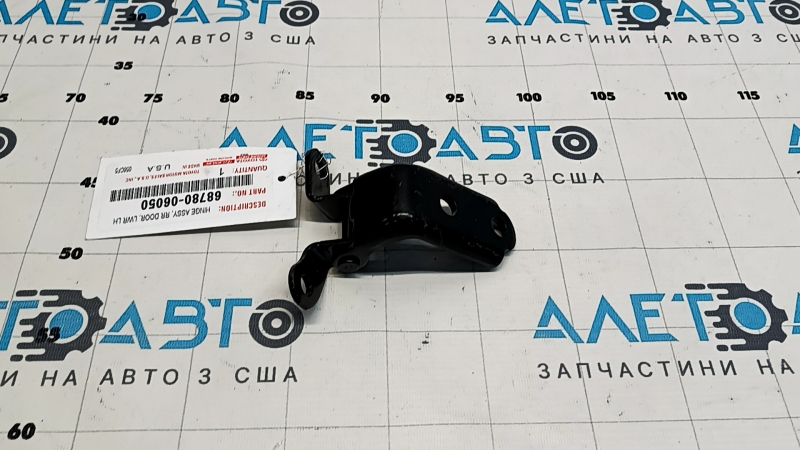 Петля двери нижняя задняя левая Toyota Camry v70 18-24