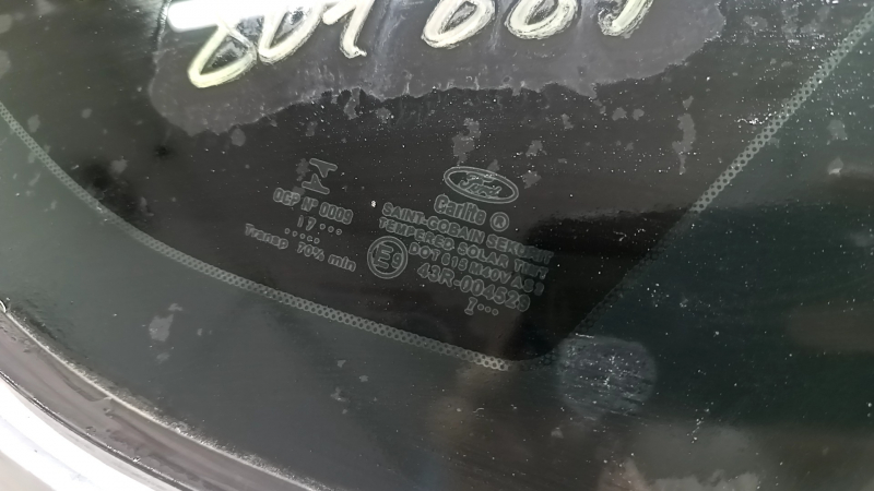 Форточка глухое стекло задняя правая Ford Fusion mk5 13-20 два хрома, царапины на хроме, порезан уплотнитель