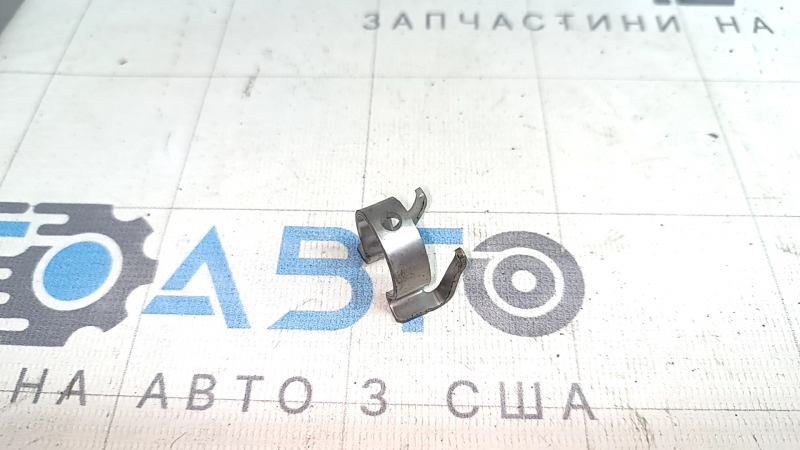 Скоба крепления топливной форсунки Ford Fusion mk5 13-20 1.6T 2.0Т