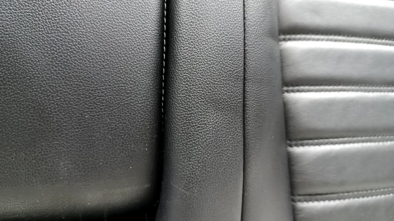 Спинка заднего ряда сидений левая Ford Fusion mk5 17-20 кожа черная, с ремнем и подлокотником, примятости, царапины