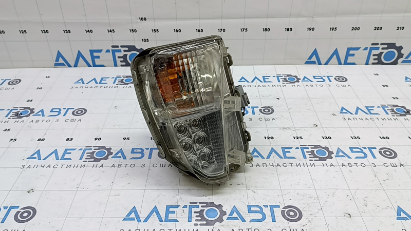Поворотник правый Toyota Prius 30 13-15 рест, песок