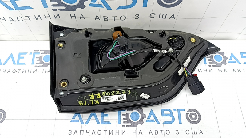 Фонарь внутренний крышка багажника правый Jeep Cherokee KL 19-23 рест, царапины