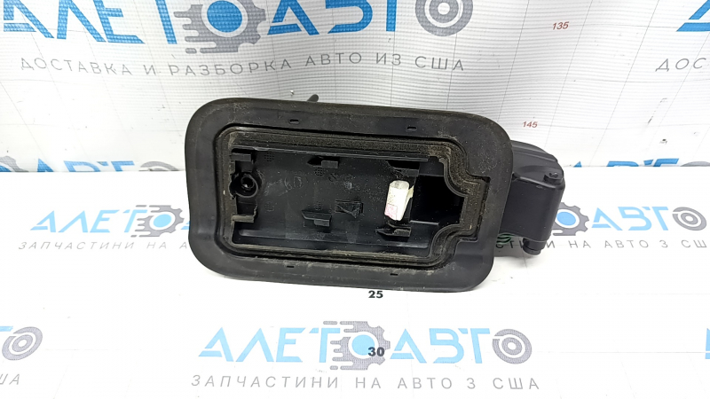 Корпус лючка бензобака Jeep Grand Cherokee WL 21-26 long