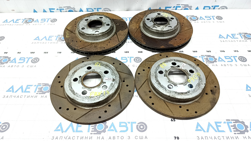 Комплект тормозных дисков Toyota Prius 30 10-15 255/25мм, 260/9мм с перфорацией