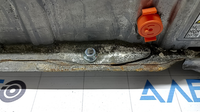 Аккумуляторная батарея ВВБ в сборе Toyota Prius V 12-17 123к, 4,0-4,5А*ч, 01.09.2015, с вентилятором, коррозия корпуса