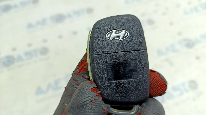 Ключ Hyundai Santa FE Sport 17-18 4 кнопки, потерт
