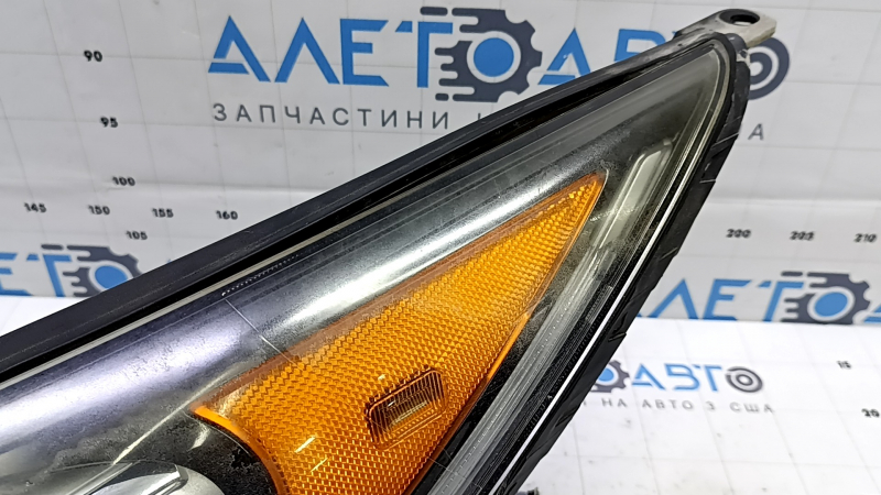 Фара передняя левая в сборе Kia Niro 17-19 HEV, PHEV, с кронштейном, галоген, LED ДХО, под полировку, царапины, паутина на стекле