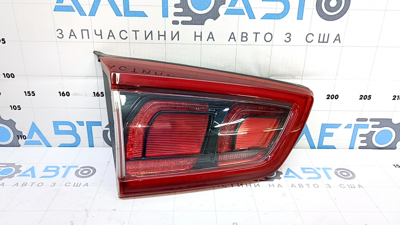 Фонарь внутренний дверь багажника левый Kia Niro 17-20 LED, царапина