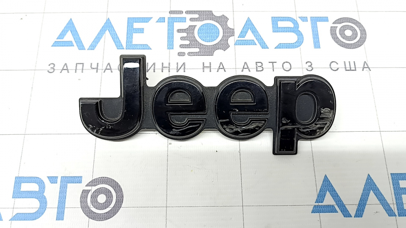 Эмблема логотип JEEP двери багажника Jeep Grand Cherokee WL 21-26 черный глянец, long, сломаны крепления, царапины