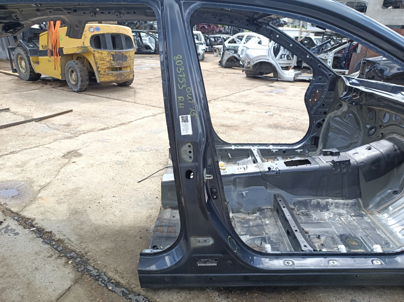 Стойка кузова центральная правая Subaru Outback 15-19 на кузове, тычка