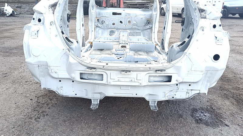 Задняя панель Nissan Leaf 18-24 на кузове белый QAK