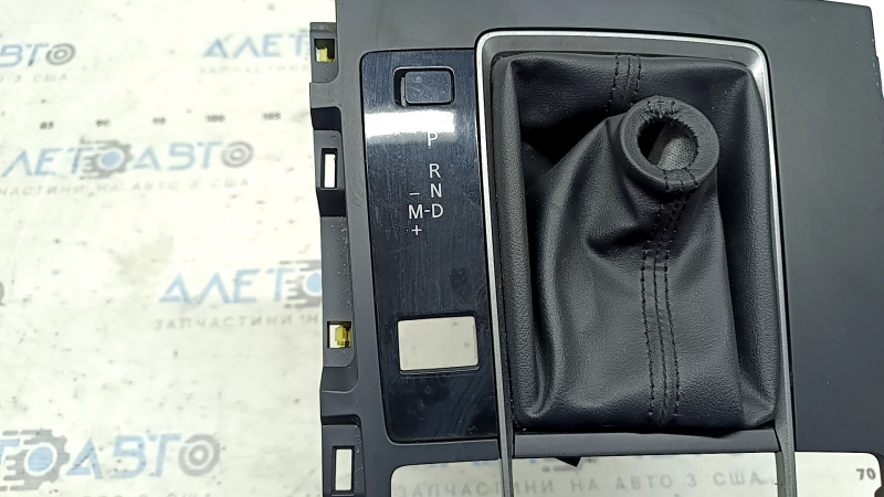 Накладка шифтера Mazda 3 19-23 АКПП, матовый черный, Japan built, царапины