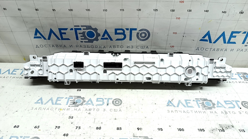 Щиток приборов в сборе Toyota Prius 50 16-22 FWD 98к царапины