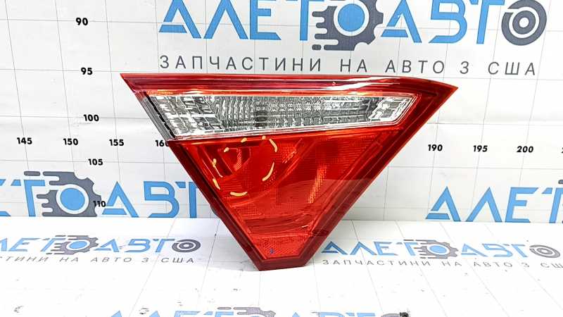 Фонарь внутренний крышка багажника левый Toyota Camry v55 15-17 usa царапины, паутина