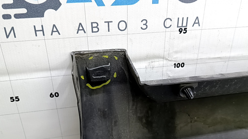 Порог правый Toyota Camry v55 15-17 usa графит, с абсорбером, царапины, трещина в креплении