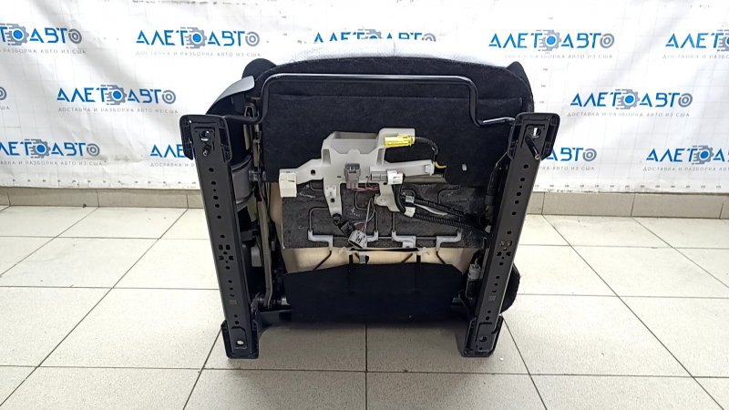 Пассажирское сидение Toyota Prius 50 16-18 без airbag, механич, ткань черно-серое, под химчистку