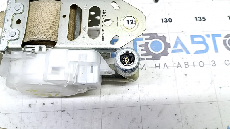 Водительский ремень безопасности Toyota Camry v55 15-17 usa бежевый, под чистку