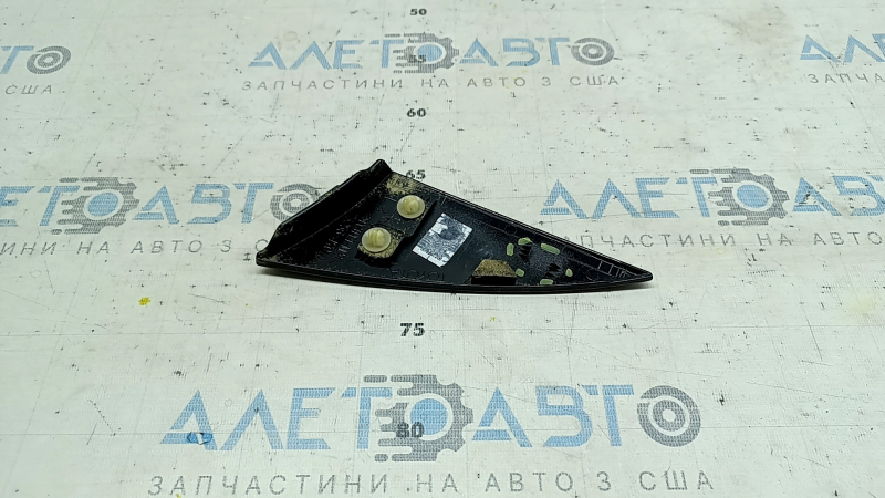 Накладка крыши задняя левая Toyota Prius 50 16-22 черный глянец, сломано крепление
